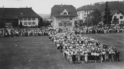 CVJM-Lager (ca. 1950): Menschenmenge: Marschformation
