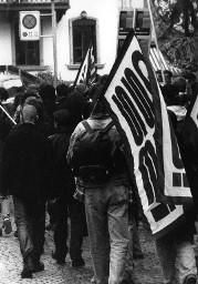 Gruppe mit GBI-Fahne