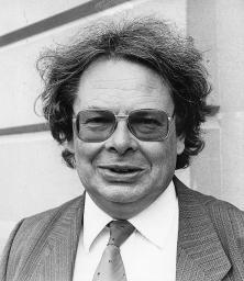"Richard Schwertfeger, Mitarbeiter 'Tagwacht'" - Portraitbild des Journalisten, wohl 1980er-Jahre