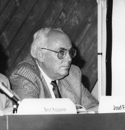 "Heinrich Näf, Geschäftsleitungsmitglied VSCI, 1991" - Portraitbild an Konferenz