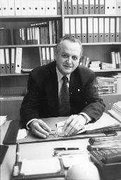 Portraitbild eines Gewerkschafters in seinem Büro, ca. 1995