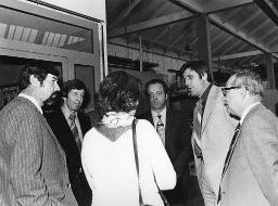 "Besuch Jugoslawen" - Führung in einer Fabrik, vermutlich mit Dolmetscherin, um 1990