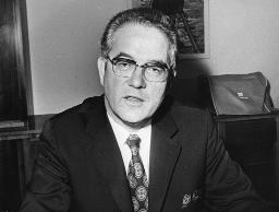 "Erwin Haari, Zentralsekretär SEV, Präsident Volkshaus Bern, 1971" - Portraitbild