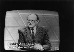 Heinz Allenspach in einer Fernsehdebatte betreffend Lohnrunde mit Beda Moor, September 1989