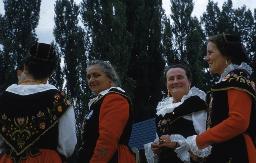 SAFFA 1958: "Engadin" - Frauen in Tracht des Engadins; Zürich