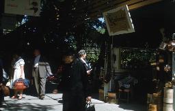 SAFFA 1958: "Bernerstrasse ?" - Besucher besichtigen Stände; Zürich