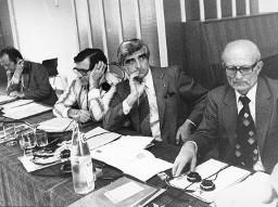 Vorstand an einem (SMUV?)-Kongress, Mitte Fritz Reimann