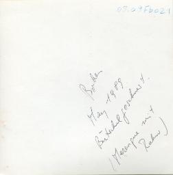 Rückseite: "Bütschel[?], Merengue mit Rahm", Bob Steffen (links) und Gerard Kuiper umarmen sich, sie stehen auf Wiese vor Alpenpanorama in der Ferne, 1989