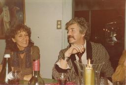 Eliane Staro und Bob Steffen mit Schnauz, graumeliert, in dessen Wohnung, Gutenbergstrasse, Bern, 1980