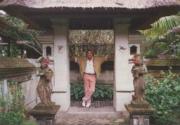 Bob Steffen in Kuta, Bali vor Tempelanlage