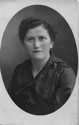 Thekla Maria Steffen-Eigenmann (Mutter von Bob Steffen), ovales Porträt als junge Frau, um 1915