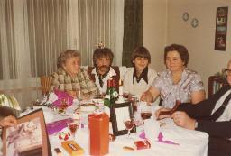 Familienfest mit Steffens; Thekla Maria (Mutter), Bob, Christine Cadotsch (Nichte), Unbekannte, 1978