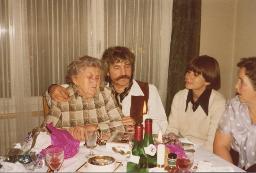 Familienfest mit Steffens; Thekla Maria (Mutter), Bob, Christine Cadotsch (Nichte), Unbekannte, 1978