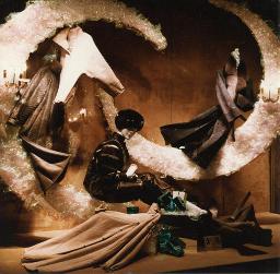 Mondsichel und Abendszenerie, Pelzjacken und -Mäntel im Schaufenster, «Büchler», Bob Steffen, um 1980