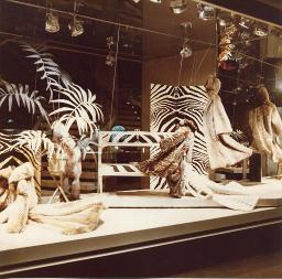 Zebra-Look, Pelzmode im Schaufenster von «Büchler», Bob Steffen, um 1980