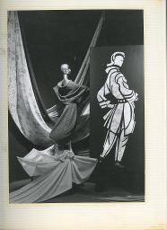 Stoffkaskaden, Schaufensterpuppe, überlebensgrosse Modezeichnung, Salon Création, Mustermesse Basel (muba); Bob Steffen, um 1975