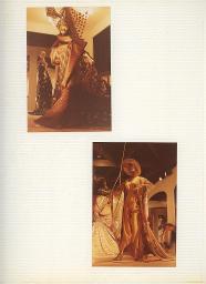 Oben: Ausgefallene Dekoration und Draperie; unten: Weibliche Draperie an einer Ausstellungspuppe, mit Strohhut und Absatzschuhen; Ausstellung «Seide» im Stadthaus Zürich, Bob Steffen, 1983