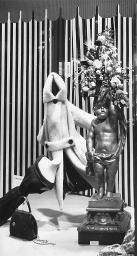 Schaufenster von «Ciolina» mit Putto und Streifenmuster