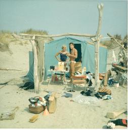 Zelten in der Camargue, Bob Steffen und Thea Kuiper, idyllische Campingszenerie, 1966