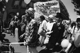 Umzug der verkleideten Demonstranten; Christopher Street Day 1998 in Bern