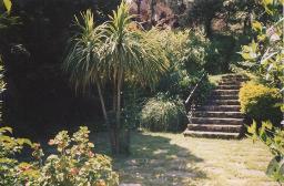 Tropischer Garten mit Treppe, um 1995