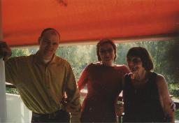 Ferienbekanntschaften von Bob Steffen auf Terrasse in Tropen, 1999