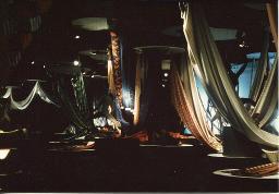 Stoffe drapiert; "Création", Mustermesse Basel (muba), Bob Steffen, um 1970