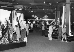 Besucher; "Création", Mustermesse Basel (muba), Bob Steffen, um 1970