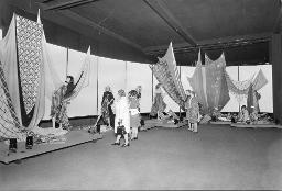 Besucher; "Création", Mustermesse Basel (muba), Bob Steffen, um 1970