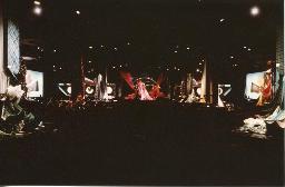 Stoffe drapiert, beleuchtet; "Création", Mustermesse Basel (muba), Bob Steffen, um 1970
