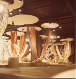 Stoffe drapiert; "Création", Mustermesse Basel (muba), Bob Steffen, um 1970
