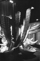 Stoffe drapiert, Halbkugel; "Création", Mustermesse Basel (muba), Bob Steffen, um 1970
