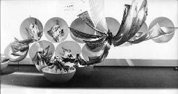Stoffe drapiert, Halbkugel; "Création", Mustermesse Basel (muba), Bob Steffen, um 1970