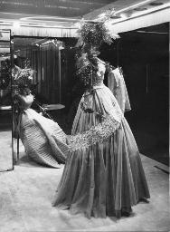Schaufenster Weilemann, Abendroben, Bern, 1955