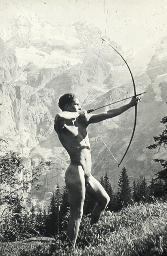 Bob Steffen als nackter Bogenschütze in klassischer Haltung vor Felswand; Profilansicht, Serie, um 1945