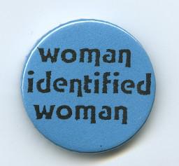 Blauer Button "woman identified woman