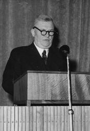 Ausserordentlicher Kongress des Schweizerischen Gewerkschaftsbundes: Bundesrat Stampfli spricht zur Versammlung (Zürich 1946)
