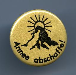 "Armee abschaffe!" - Matterhorn mit Sonne dahinter; Neuauflage mit Slogans aus Anfangsjahren der GSoA anlässlich des 30 Jahre Jubiläums seit der Abstimmung über die Eidgenössische Volksinitiative 'für eine Schweiz ohne Armee und für eine umfassende Friedenspolitik' vom 26.11.1989; 2019