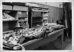 Album Alfred Brauchli, Teil 1/3: 699 Tage Aktivdienst 1939-1945 als Sanitätssoldat bei der Sanitätskompanie I/​7, Thurgau: Tisch mit Operationsbesteck