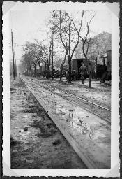 Album Alfred Brauchli, Teil 3/3, Ärzte- und Pflegermission des Schweizerischen Roten Kreuzes an der Ostfront, Winter 1942/1943: "S.A.B. (Schrot) [sic] aus Russland auf der breiten Strasse in Dnjepropetrowsk"