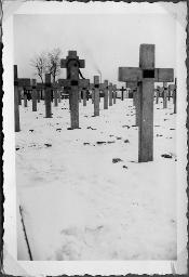 Album Alfred Brauchli, Teil 3/3, Ärzte- und Pflegermission des Schweizerischen Roten Kreuzes an der Ostfront, Winter 1942/1943: "Italienische Soldatengräber in Dnjepropetrowsk"