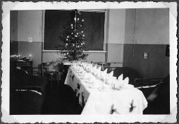 Album Alfred Brauchli, Teil 3/3, Ärzte- und Pflegermission des Schweizerischen Roten Kreuzes an der Ostfront, Winter 1942/1943: "Weihnachtsfeier der Schweizer Ärztemission, Gruppe Rostow"