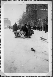Album Alfred Brauchli, Teil 3/3, Ärzte- und Pflegermission des Schweizerischen Roten Kreuzes an der Ostfront, Winter 1942/1943: "Auf der Bolskaja in Rostow"
