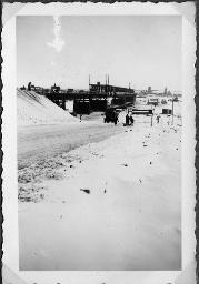 Album Alfred Brauchli, Teil 3/3, Ärzte- und Pflegermission des Schweizerischen Roten Kreuzes an der Ostfront, Winter 1942/1943: "Antonescu-Brücke in Rostow"