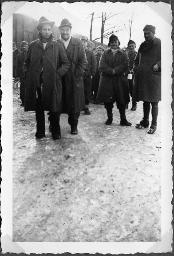 Album Alfred Brauchli, Teil 3/3, Ärzte- und Pflegermission des Schweizerischen Roten Kreuzes an der Ostfront, Winter 1942/1943: "Fastow. Halt eines italienischen Verwundetenzuges, 01.02.1943"