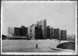 Album Alfred Brauchli, Teil 3/3, Ärzte- und Pflegermission des Schweizerischen Roten Kreuzes an der Ostfront, Winter 1942/1943: grosse Gebäude in Charkow