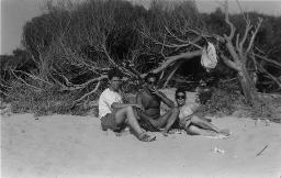 Ferienfoto von Werner Dietrich - mittig vermutlich Werner Dietrich in San Leone, Agrigento, Sizilien, ca. 1950-1965