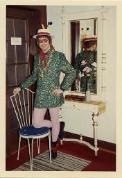 Foto aus Nachlass von Werner Dietrich - Fasnacht bei Bruno Hotz (im Bild), Färberstrasse 30, ca. 1965