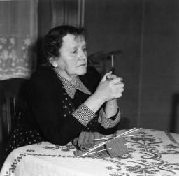 Frau M. B. - Vorlage für Bebilderung eines Prospekts?