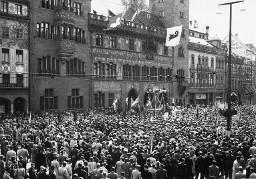1. Mai-Umzug: 1.Mai-Rede in der Altstadt von Basel